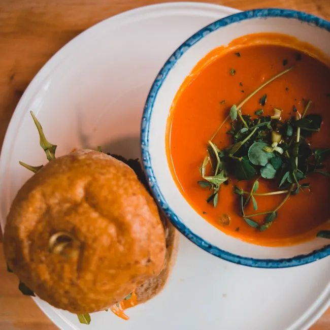 Croque au Cheddar et Soupe de Tomate