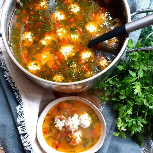 Poulet bouilli au bouillon