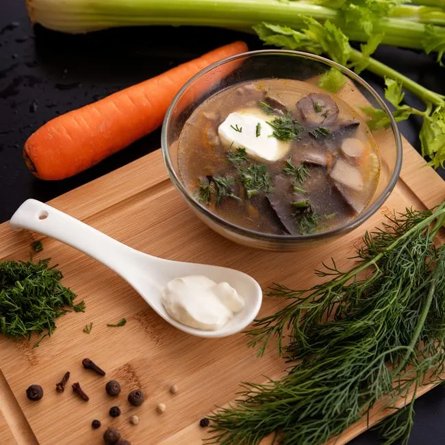 Soupe au poulet à la crème et au citron