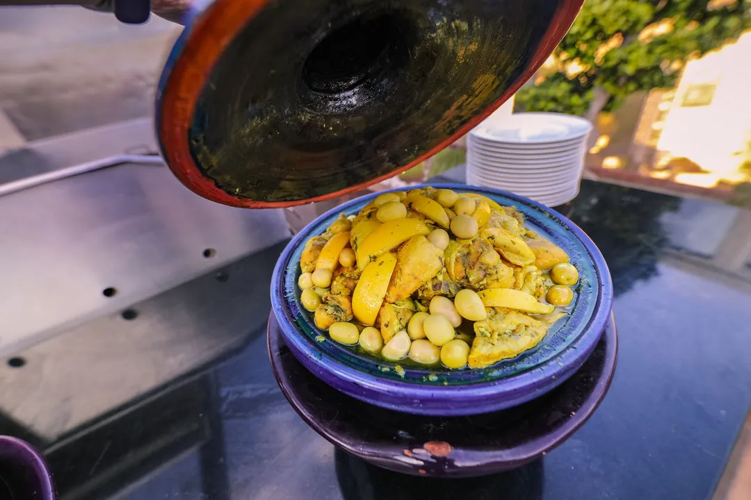 Tajine de poulet au citron et aux olives