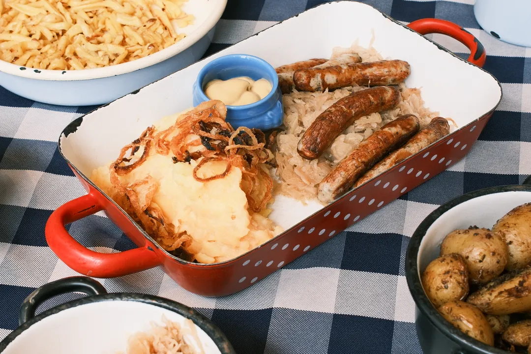 Choucroute (choucroute avec viande et pommes de terre)