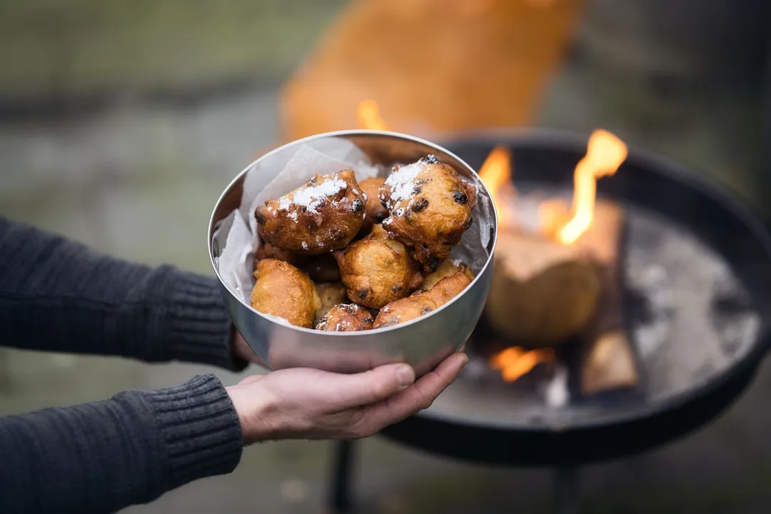 Dutch Apple Fritters (oliebollen)