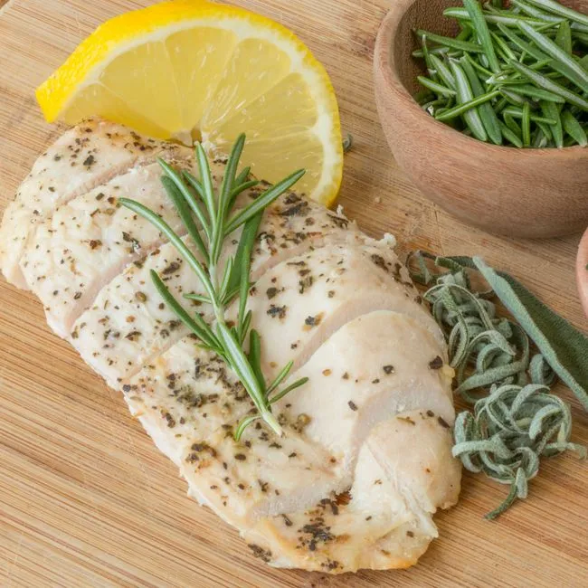 Poulet en croûte de poivre