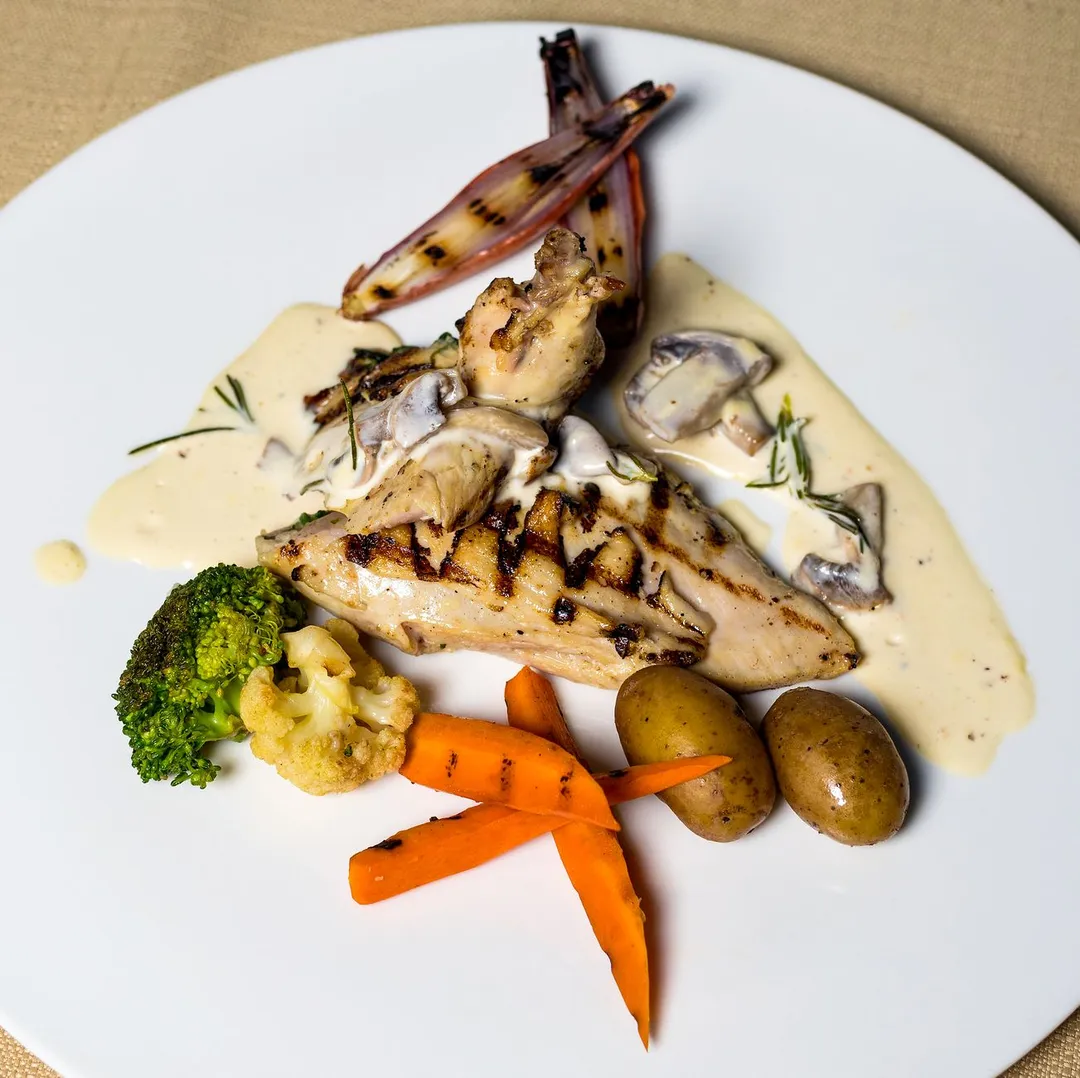 Suprême de poulet poêlé, sauce crème au cognac