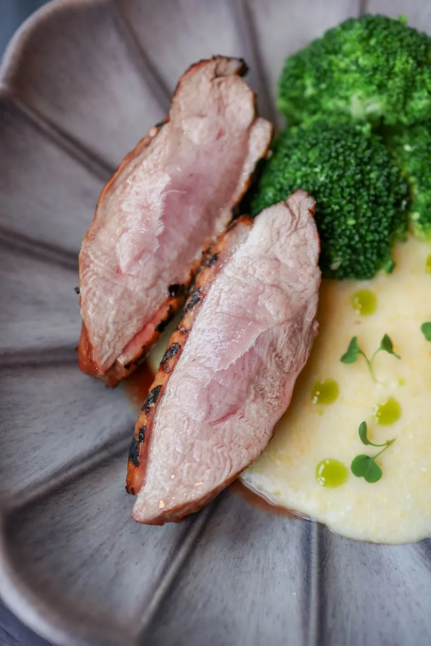 Magret de canard poêlé, réduction au pinot noir